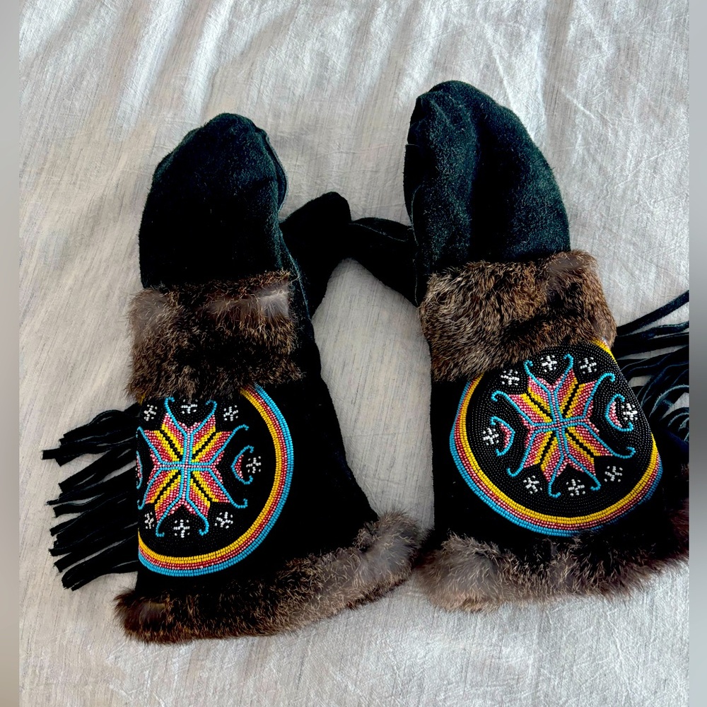 Astis long cuff mittens, Size Medium